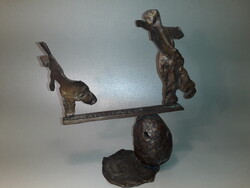 Bronz szobor Léderer Tamás jelzett L. T . monogrammal " Transinvest "