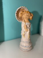 Antalfiné Szente Katalin - Lány ernyővel - 27cm csodaszép szobor