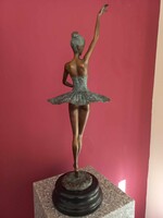 Elragadó balerina bronzszobor