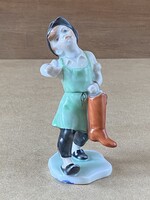 SUSZTER INAS FIÚ CSIZMÁVAL, FESTETT HERENDI PORCELÁN RETRO DÍSZTÁRGY