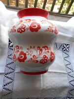 Zsolnay hasas porcelán    váza-népies mintával -I osztály