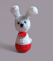 Horgolt nyuszi  fehér-piros 14 cm-es