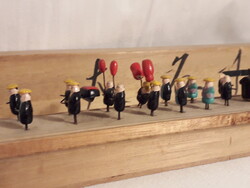Fa dobozban Daimyo Gyoretsu  japán miniatűr figurák jelenetes különlegesség szertartás ábrázolás