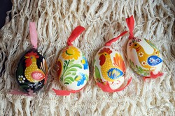 Húsvéti kézzel festett régi fa tojások 4 db. együtt , kakas , páva , virág minta dekoráció , Húsvét