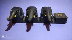 Antik fa faragott elefánt fejekkel díszített talán pipatartó fali dísz sérült