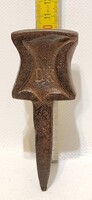 "DK" monogramos kovácsolt vas kaszaüllő (3416)