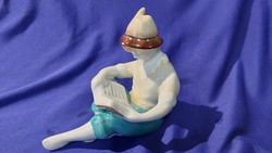 Hollóházi porcelán olvasó fiú, kézzel festett!
