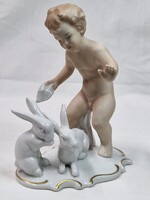 Gyönyörű Wallendorf nyulakat etető puttó vagy kisfiú hibátlan állapotú porcelán figura 15,5 cm magas
