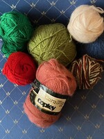 Szép,több színű maradék fonal/pamut. Kötéshez,horgoláshoz. Jó minőségben. 400 gr