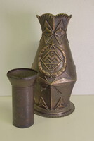 Fém emlékváza A119