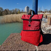 RE'A dizájn Red Stripes rolltop hátizsák – M méret