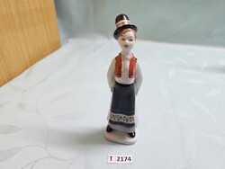 T2174 Hollóházi népviseletes fiú