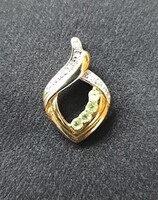 Peridot  és gyémánt  drágaköves medál, 14 k aranyozott925 jelzett