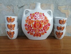 Retro Alföldi Porcelán italos flaska 6 darab kupicával, stilizált virágos