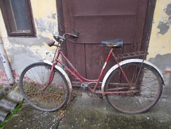 28-as Csepel női kerékpár.