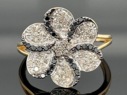 Különleges 0.50ct gyémántokkal arany gyűrű