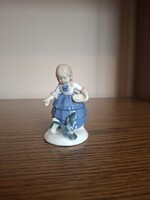 HG Német porcelán galambokat etető lány. 9 cm. Hibátlan. Jelzett