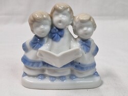 Régi porcelán éneklő gyerekek gyertyatartóval figura hibátlan állapotban 9 cm. magas