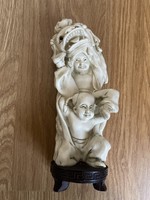 Aprólékosan kidolgozott Kinai csontőrlemény szobor.