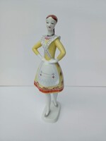 Hollóházi népviseletes sárga ruhás porcelán lány