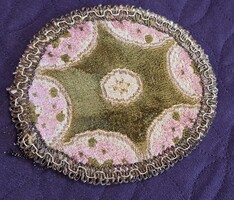 Régi ovális bársony terítő vitrinbe (L5509)