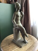Régi Pál Mihály zöld terrakotta szobor. Női ülő akt.