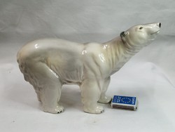 Szép festésű hatalmas méretű porcelán jegesmedve figura hibátlan állapotban 18,5 cm. magas