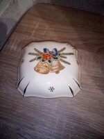 Zsolnay porcelán karácsonyi mintás bonbonier. 10,5 X 10,5 cm. Hibátlan. Jelzett