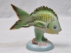 Hollóházi kézi festésű kagylós talapzaton álló porcelán hal  figura hibátlan állapotban 9,5 cm magas