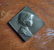 Habsburg Ottó hatalomra lépésére készített ritka bronz csegely.