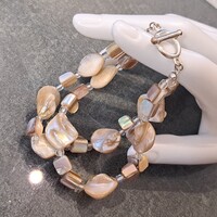 Ezüstözött gyöngyház  karkötő extra elegáns