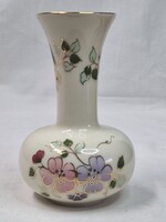 Zsolnay virág és pillangó mintás porcelán váza hibátlan állapotban 11,5 cm. magas