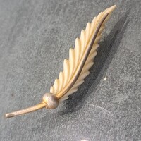 Aranyozott gyöngyház bross 3,6 cm-es