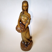 Régi vintage kézzel faragott népi szobor fa faragás fából készült figura fafaragás lány parasztlány