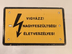 Zománctábla VIGYÁZZ!  NAGYFESZÜLTSÉG!    ÉLETVESZÉLYES!