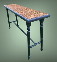 Marokkói ihletésű, praktikus, rendkívül kecses ,keskeny, 71 cm magas, 129 cm széles, 32,5 cm.  mély,