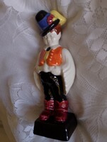 Kerámia kalapos fiú