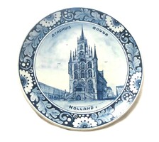 A. P. Guérain, Stadhuis Gouda - Royal Delft kék fehér porcelán dísztányér, wall plates