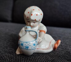 Zsolnay korsós lány
