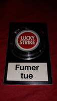 Különleges fém lemez tekerőgombbal az oldalán nyitható LUCKY STRIKE cigarettás doboz a képek szerint