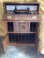 Antik Magnavox elektromos gramofonnal szerelt zeneszekrény