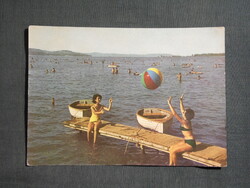 Képeslap,Balaton part,strand,csónak,labdázó lányok látkép,részlet,1966-