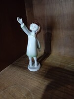 Hollóházi integető porcelán kislány