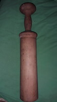 Antik ESZTERGÁLT NYELES FA HENTES KÉZI kolbász / szalámi /hurkatöltő fa 44 x 8,5 cm a képek szerint