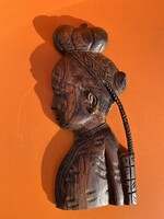 Faragott afrikai profil szobor pár