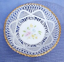 Nagyobb áttört porcelán tányér