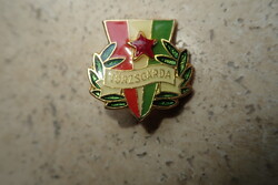 3 db szoci jelvény