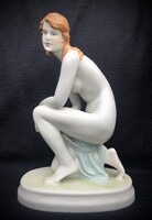 Gyönyörű és hibátlan Zsolnay porcelán figura ,  Női akt.