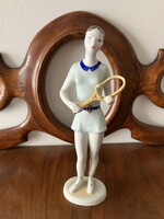 HOLLÓHÁZA PORCELÁN SZOBOR - TENISZEZŐ LÁNY