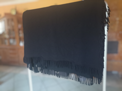 Hatalmas fekete Berliner kendő, átlós rész: 230 cm + 9 cm rojt.